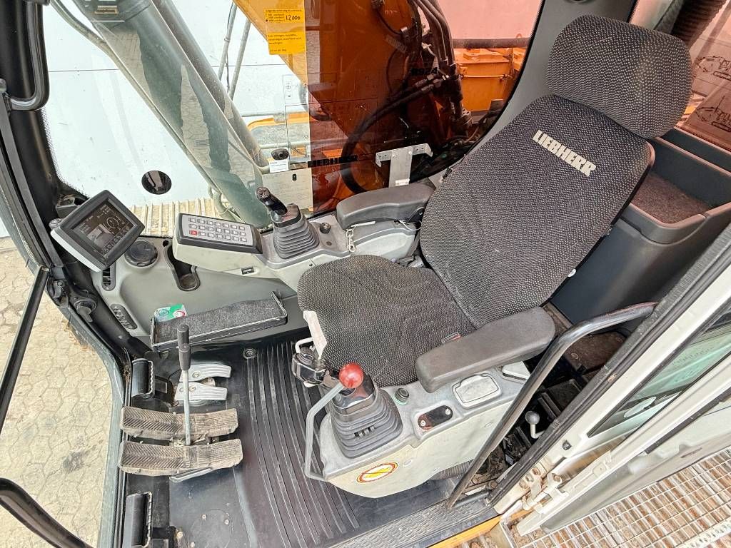 Liebherr R924LC - Dutch Machine / Automatic Greasing