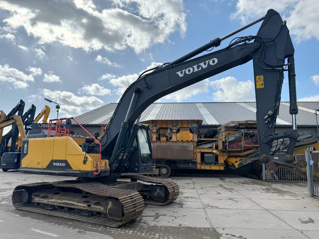Volvo EC250EL - Hamer Lines / Quick Coupler