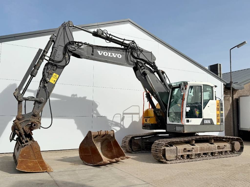Volvo ECR235EL - Triple Boom / 2 Buckets Included