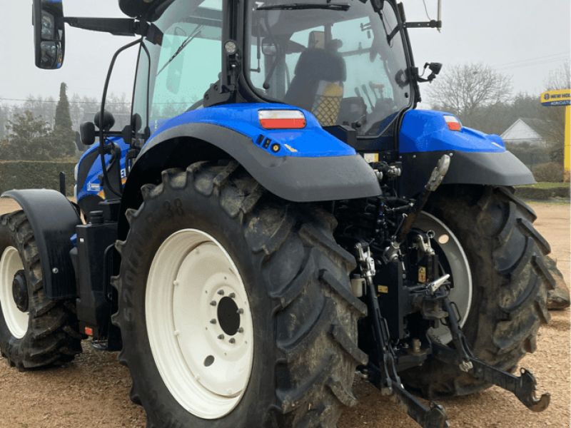 New Holland T6.145 DYNAMIC COMMAND