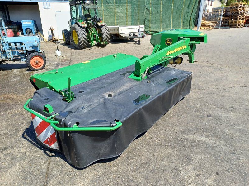 John Deere 328