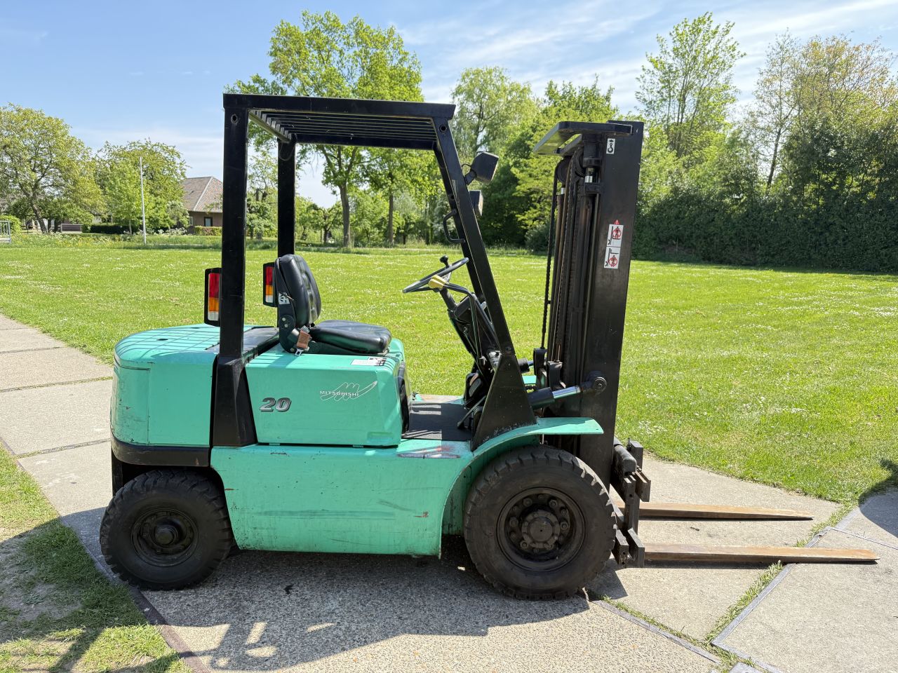 Mitsubishi 2 tonner diesel heftruck Sideshift luchtbanden