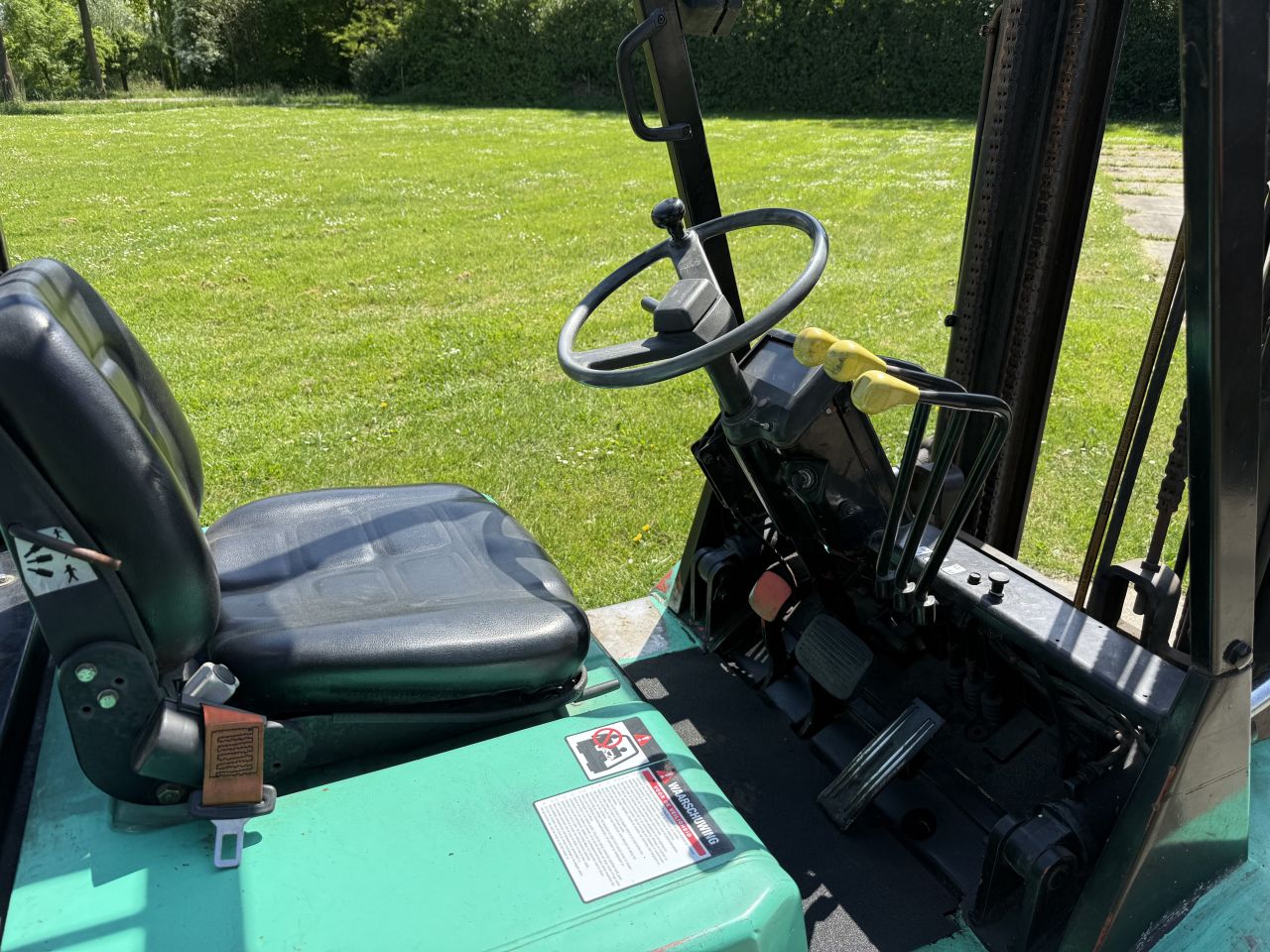 Mitsubishi 2 tonner diesel heftruck Sideshift luchtbanden