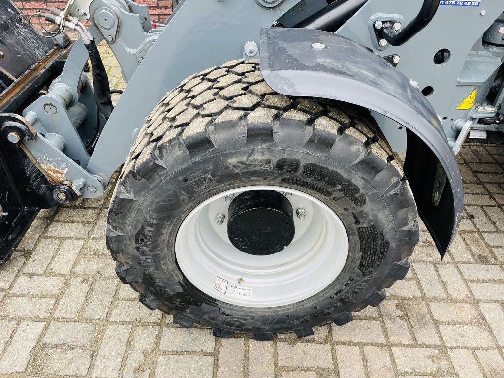 TE HUUR Giant G5000 5 T shovel / kniklader
