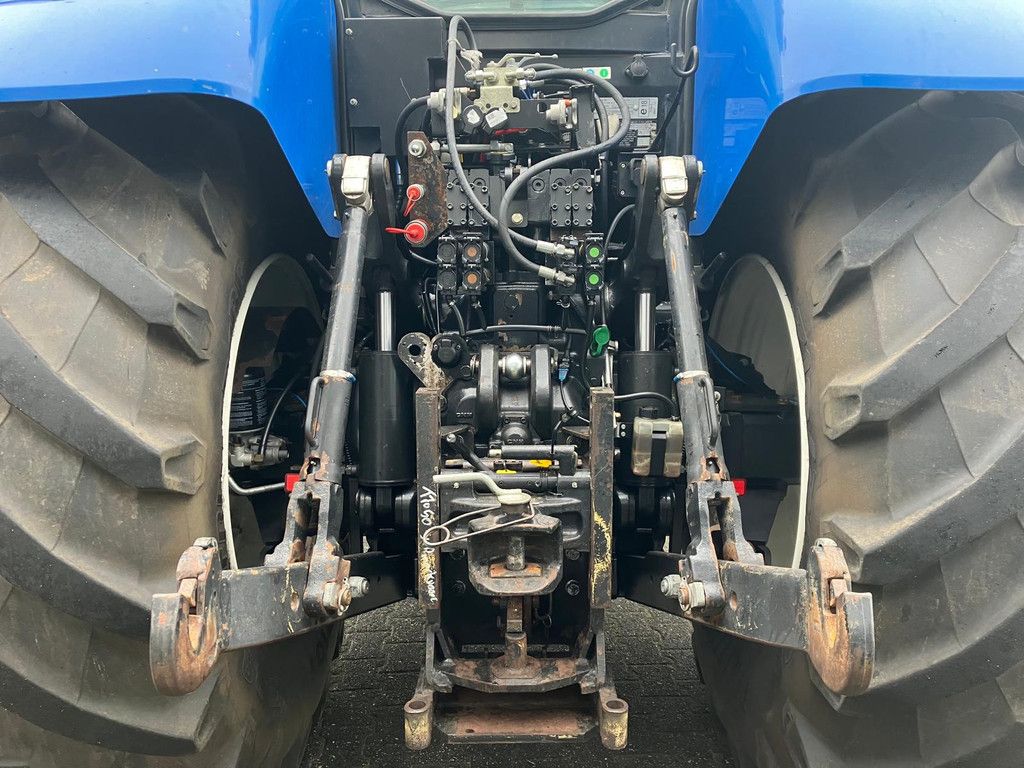 New Holland T7030 AC