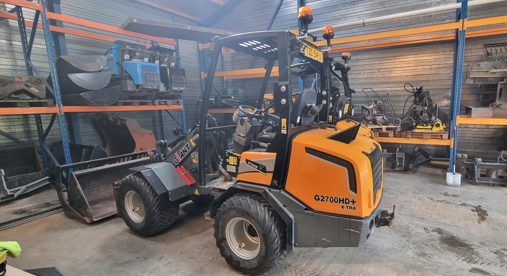 Giant G2700