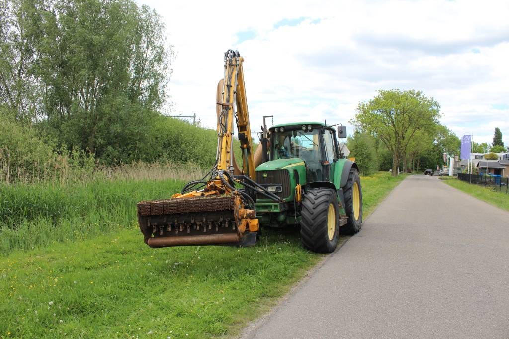 John Deere 6920 met Herder Grenadier MBKA503S