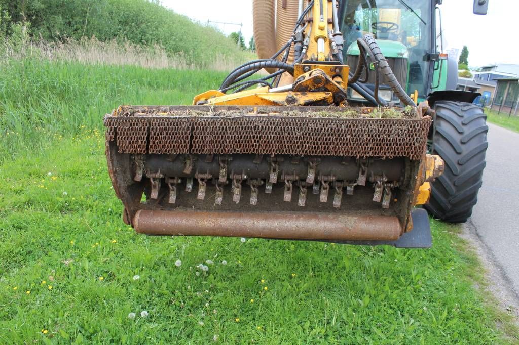 John Deere 6920 met Herder Grenadier MBKA503S