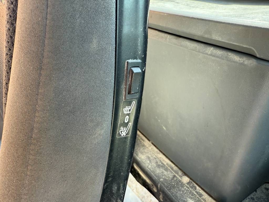 Liebherr R936LC - Auto Greasing / Quick Coupler