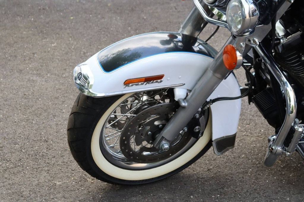 Motorcycle Harley-Davidson Road King Classic Touring Petrol 2008