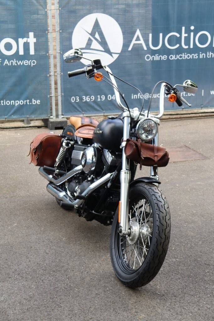 Motorrad Harley-Davidson Dyna Street Bob Benzin 2011