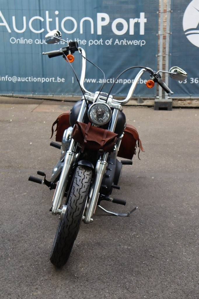 Motorrad Harley-Davidson Dyna Street Bob Benzin 2011