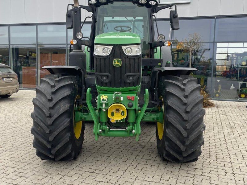 John Deere 6175M