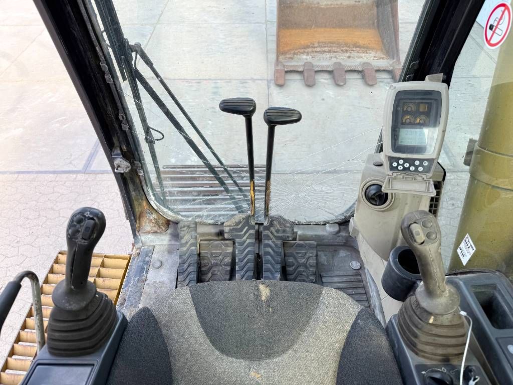 CAT 330CL - Dutch Machine / Quick Coupler