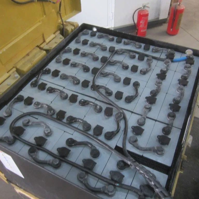Caterpillar EC25E, heft. elekt., triplo, side shift, containermast.