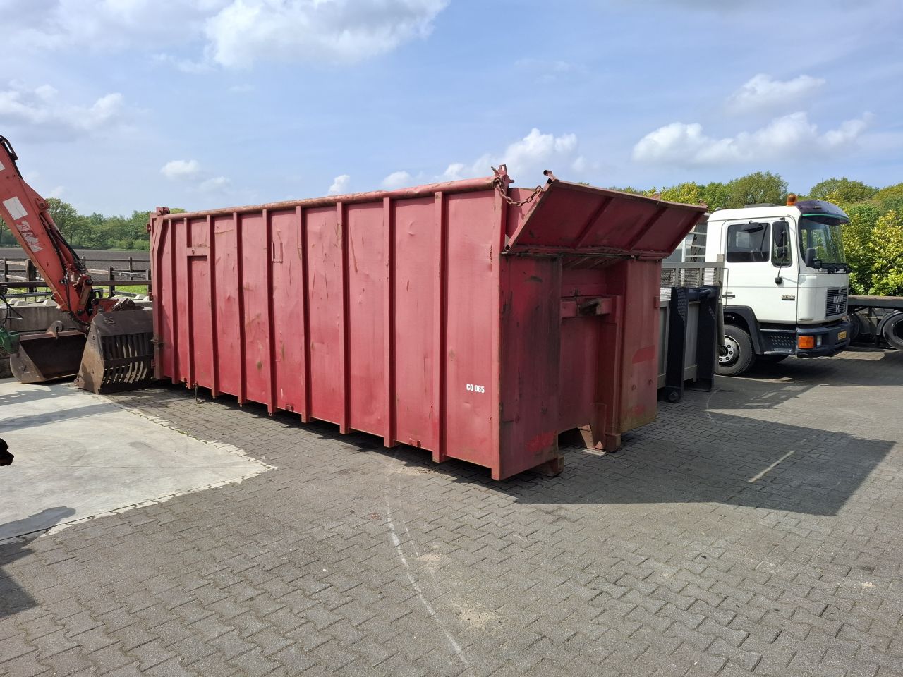 Haakarm containers