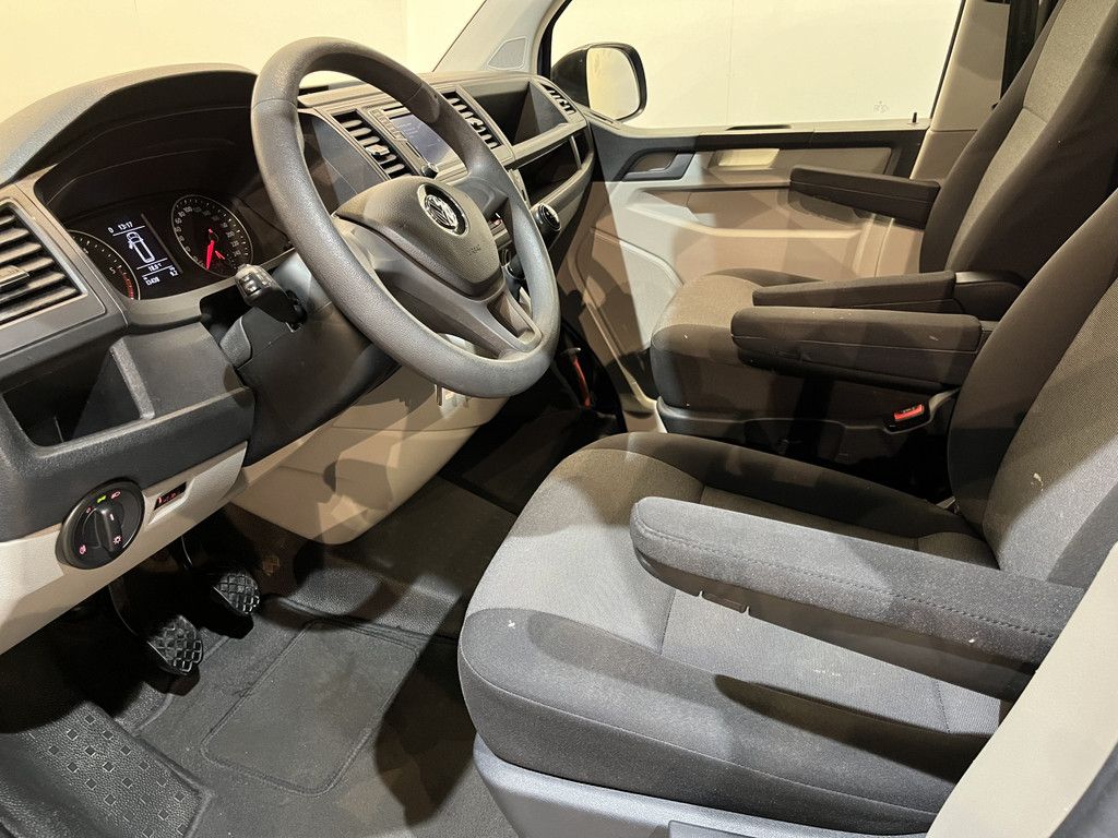 Volkswagen Transporter 2.0 TDI L2H1 / Van Den Born Glasresteel / Euro 6 / Airco / Glastransporter / Cruise Control / Trekhaak / Imperiaal / CarPlay / Navigatie / PDC / 83.500 KM !!