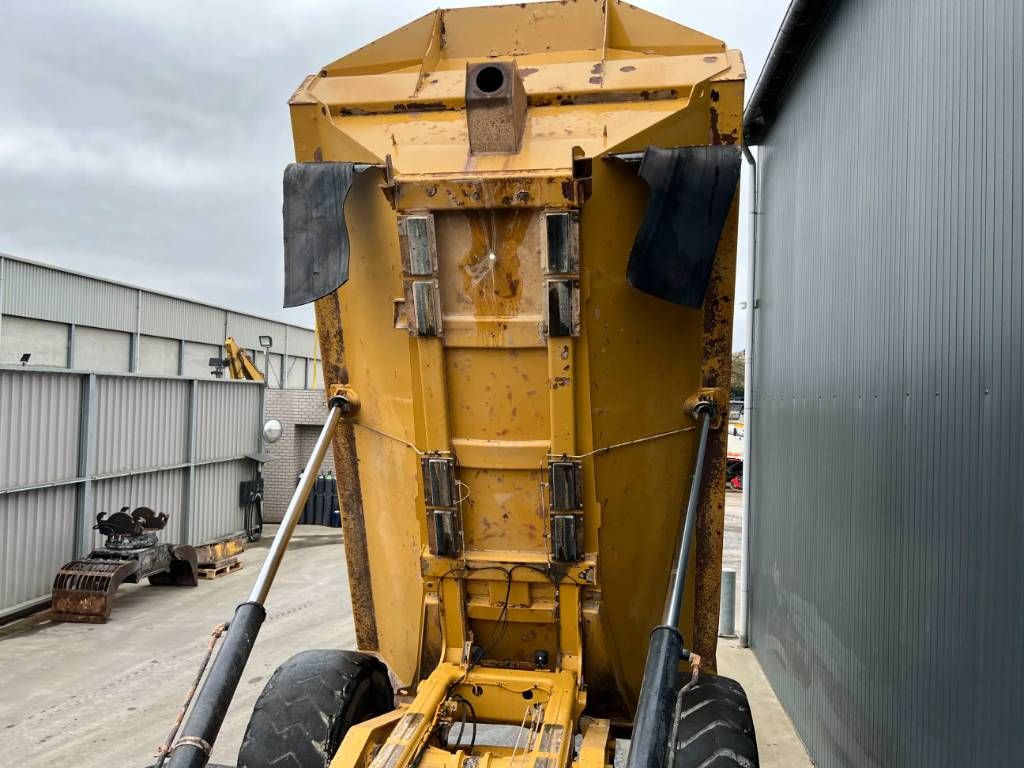 CAT 735B