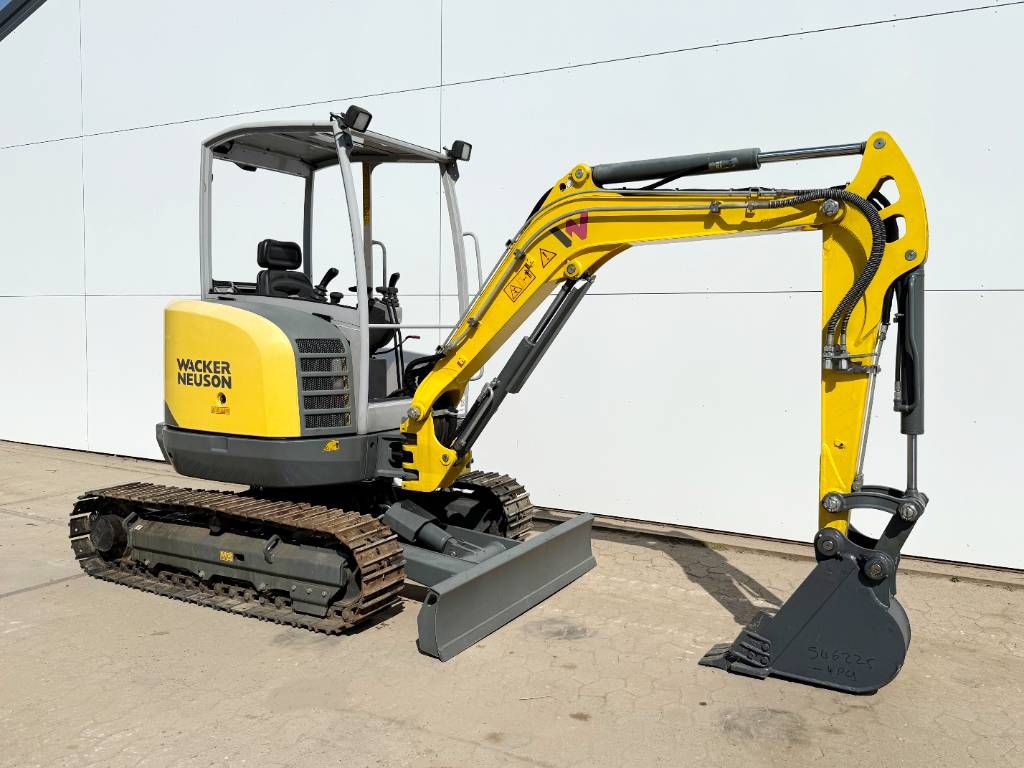 Wacker Neuson EZ26 Zero Tail - Hammer Lines / Trench Bucket