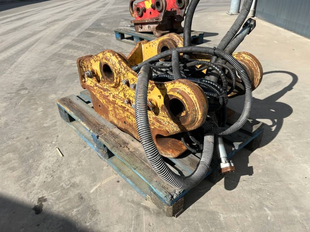 OilQuick OQ80 - 330F / 329E
