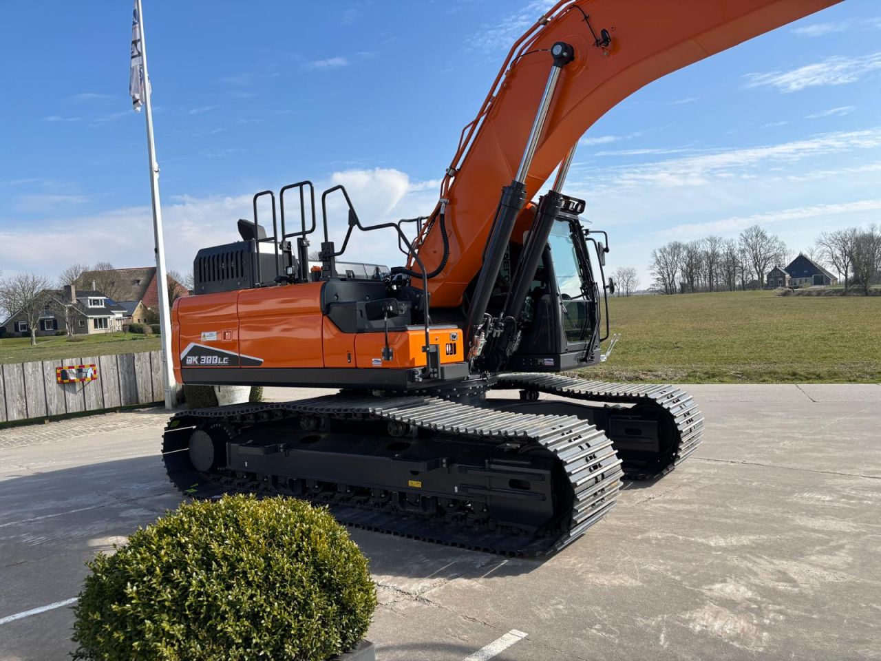 Develon DX300LC-7