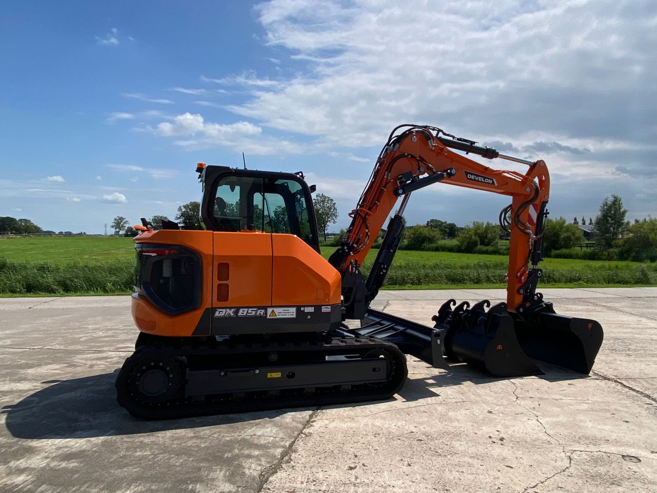 Develon DX85R-7