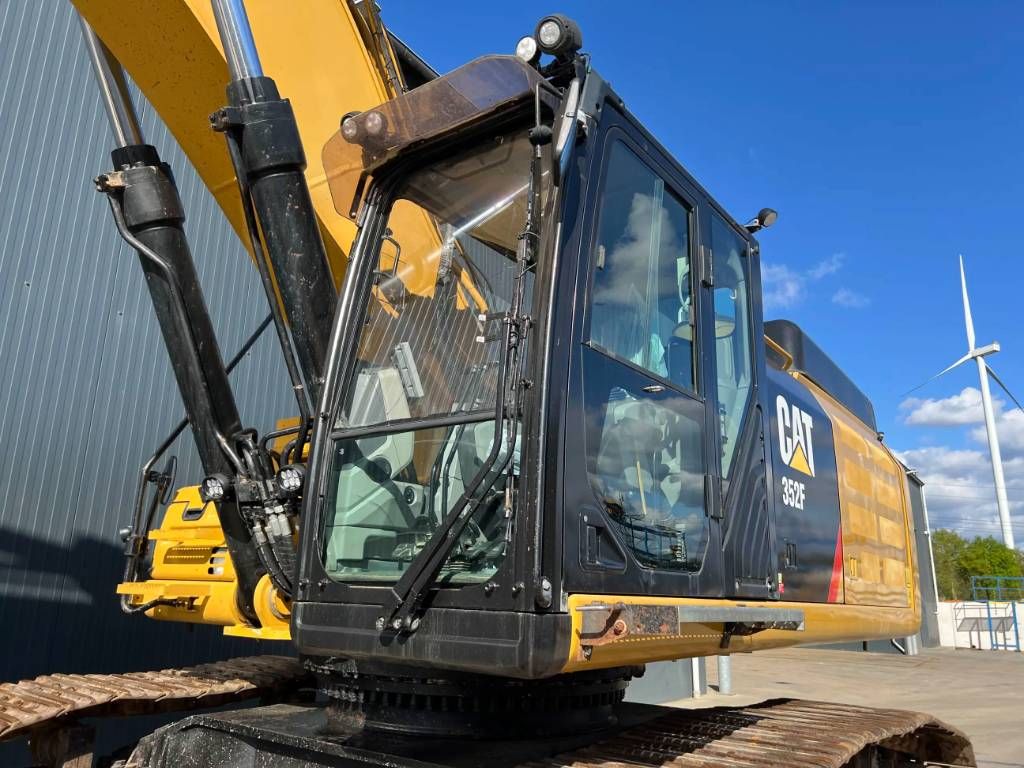 CAT 352F