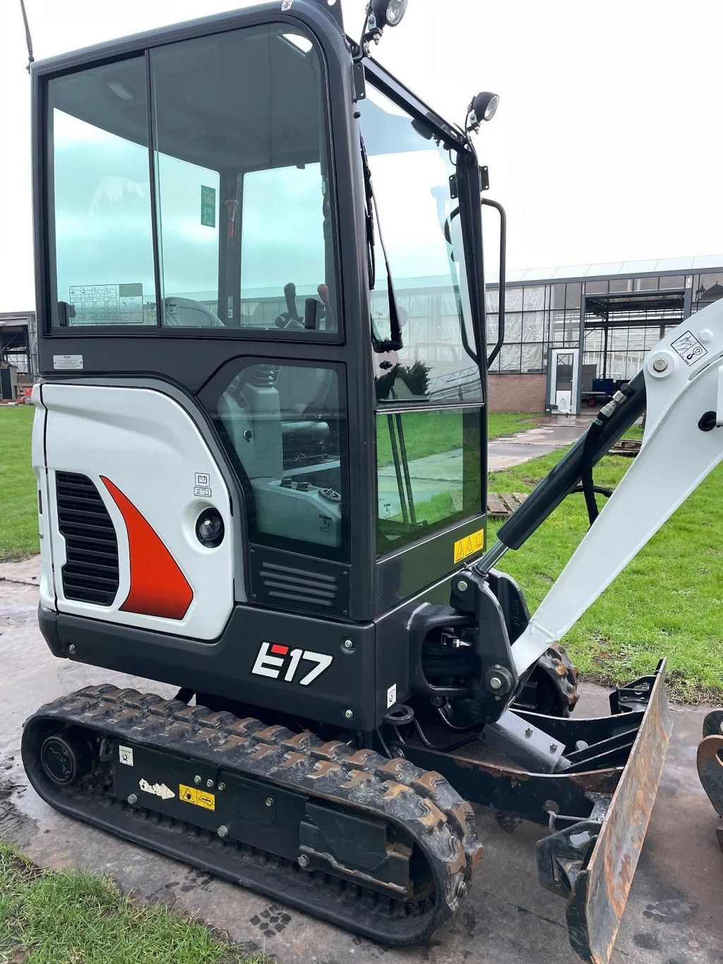 Bobcat E17 minigraver Hydr snelwissel BJ 2022 met slechts 219 uur!