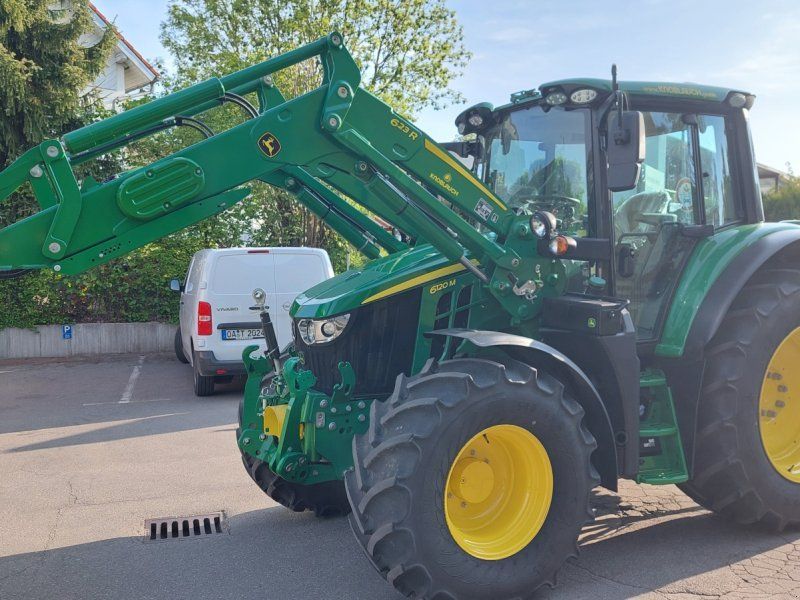 John Deere 6120M