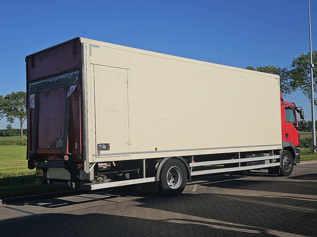 M.A.N. 18.250 TGM box l 8.48 lift 2.5t