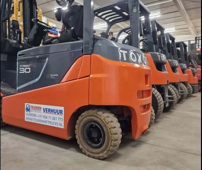 🔧 Heftruck huren of leasen? snel en voordelig geregeld!