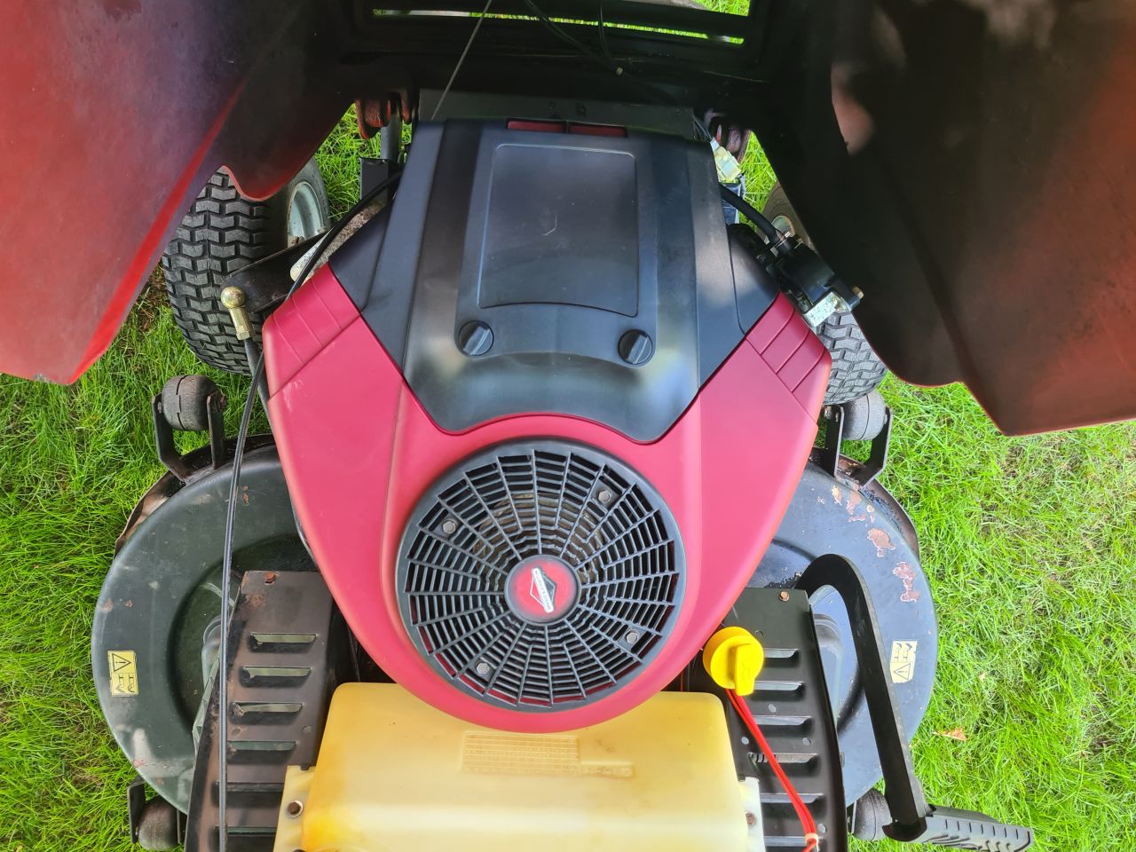 Massey Ferguson 3320 HE zitmaaier met opvangbak hydrostaat 2 cil