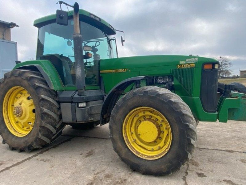 John Deere 8200