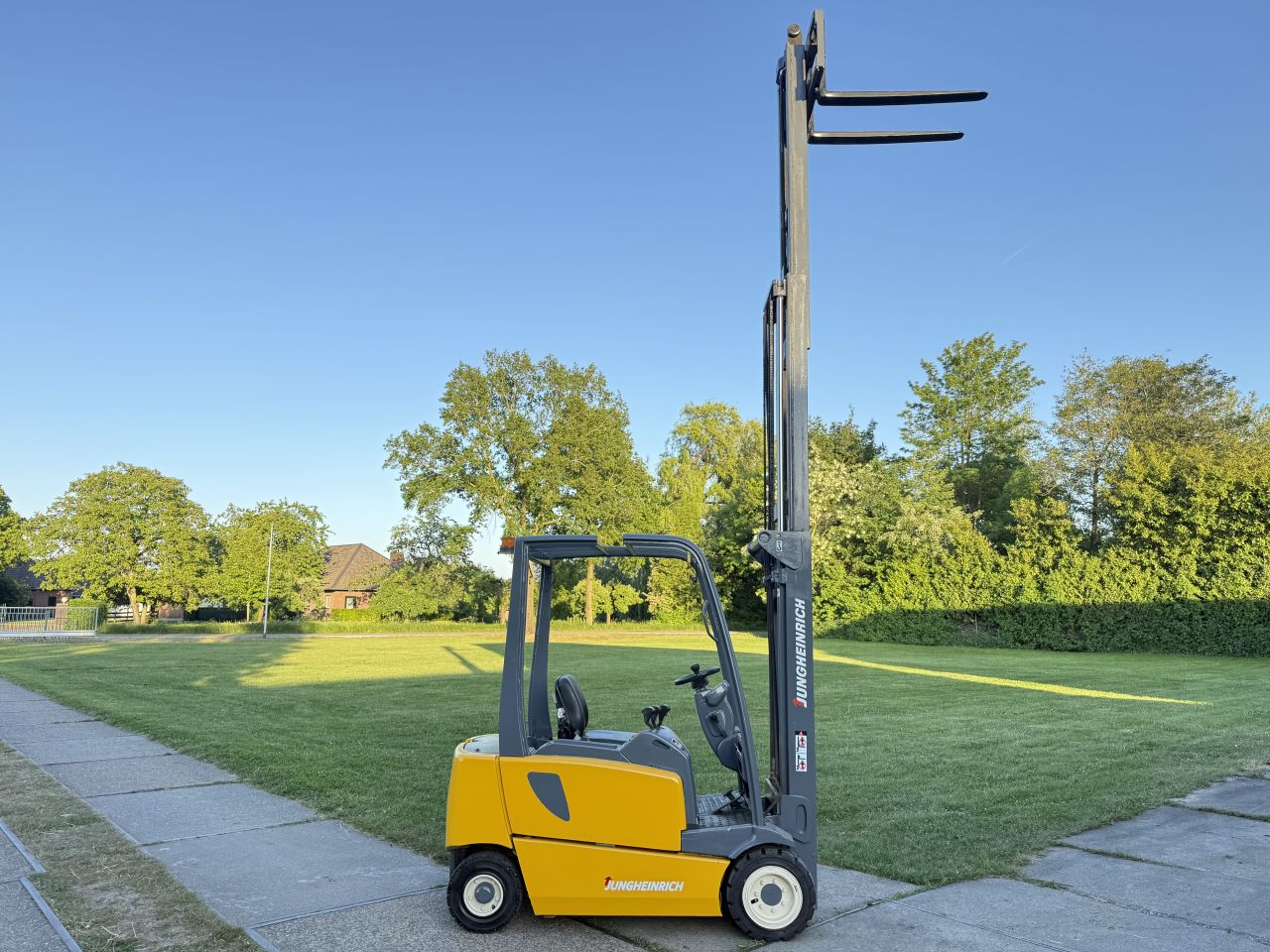 Jungheinrich 1800KG elektr 3-delig Freelift Sideshift gekeurd
