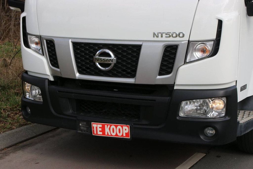 Platte laadbak (vrachtwagen) Nissan NT500 Diesel