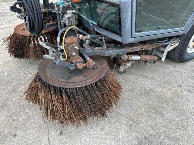 Sweeper truck Schmidt Nido Swingo 225 Diesel 2001
