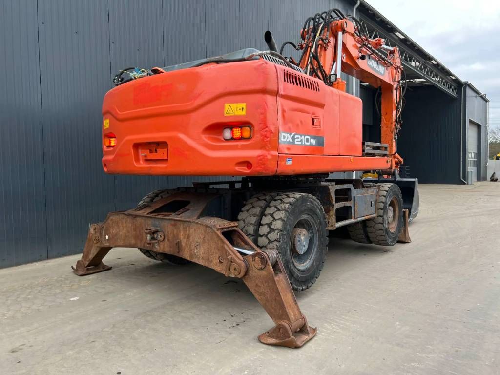 Doosan DX210W