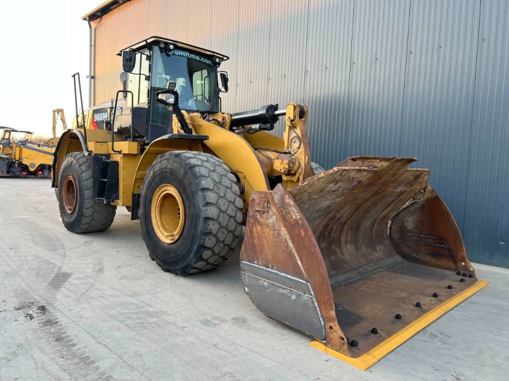 CAT 966M
