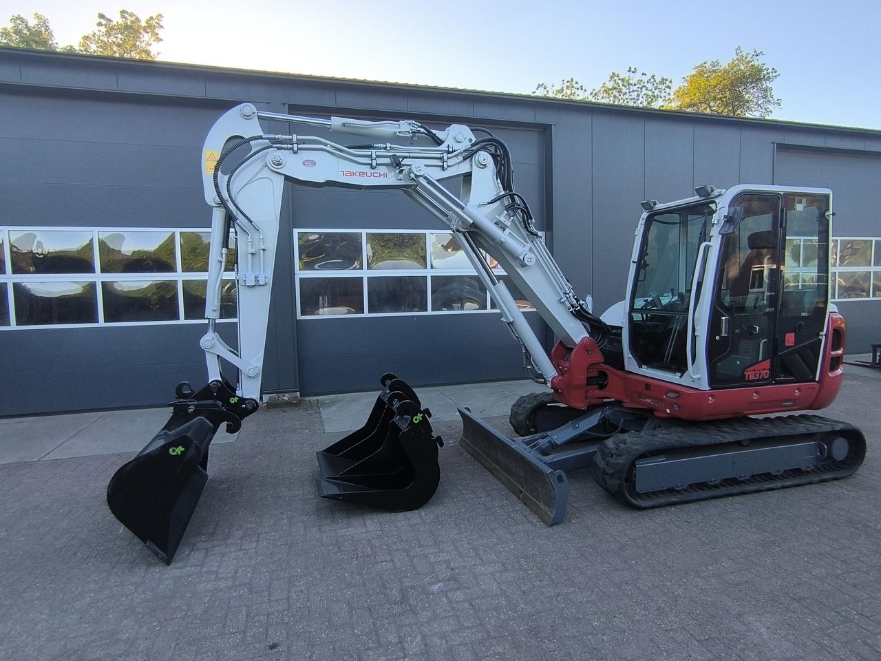 TAKEUCHI TB370