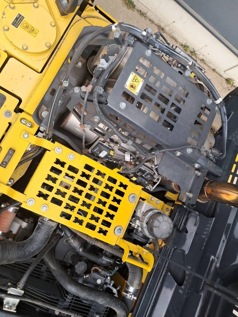 Komatsu PC210LCI-11