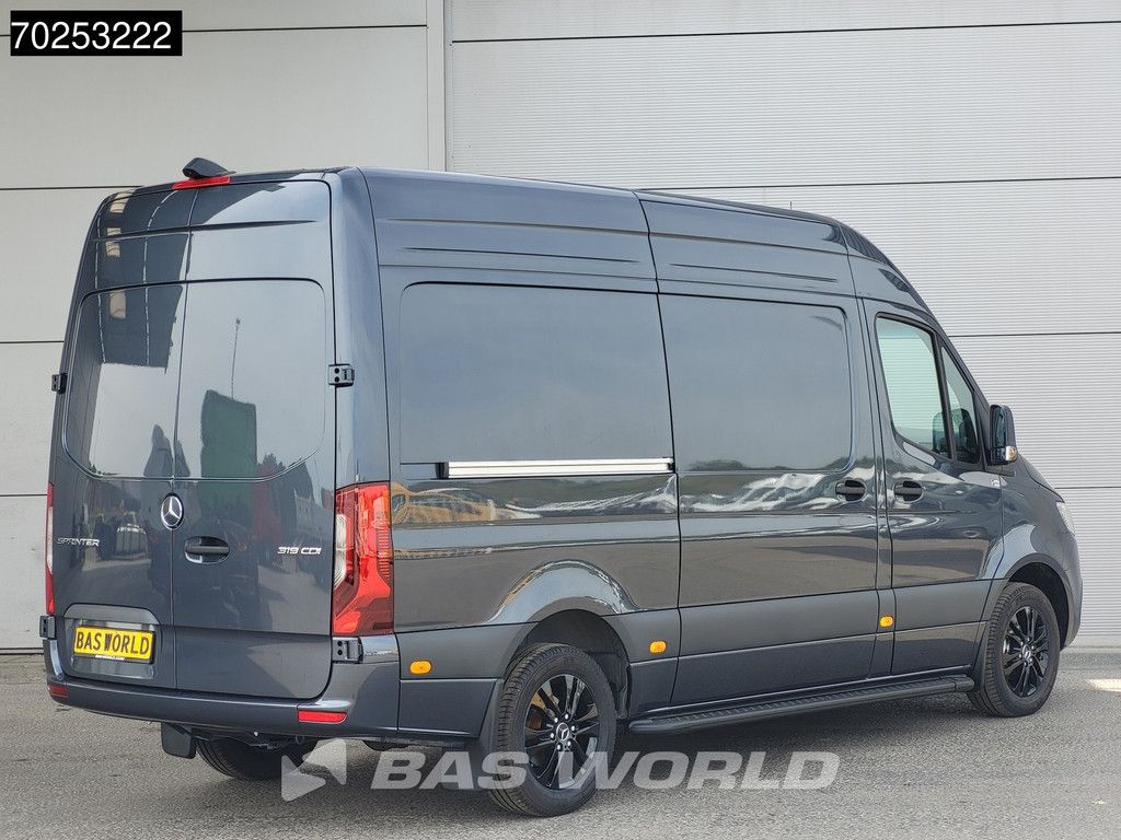 Mercedes Sprinter 319 CDI Automaat L2H2 Black Edition model 2025 Camera MBUX LED Airco Cruise 10m3 A/C Cruise control