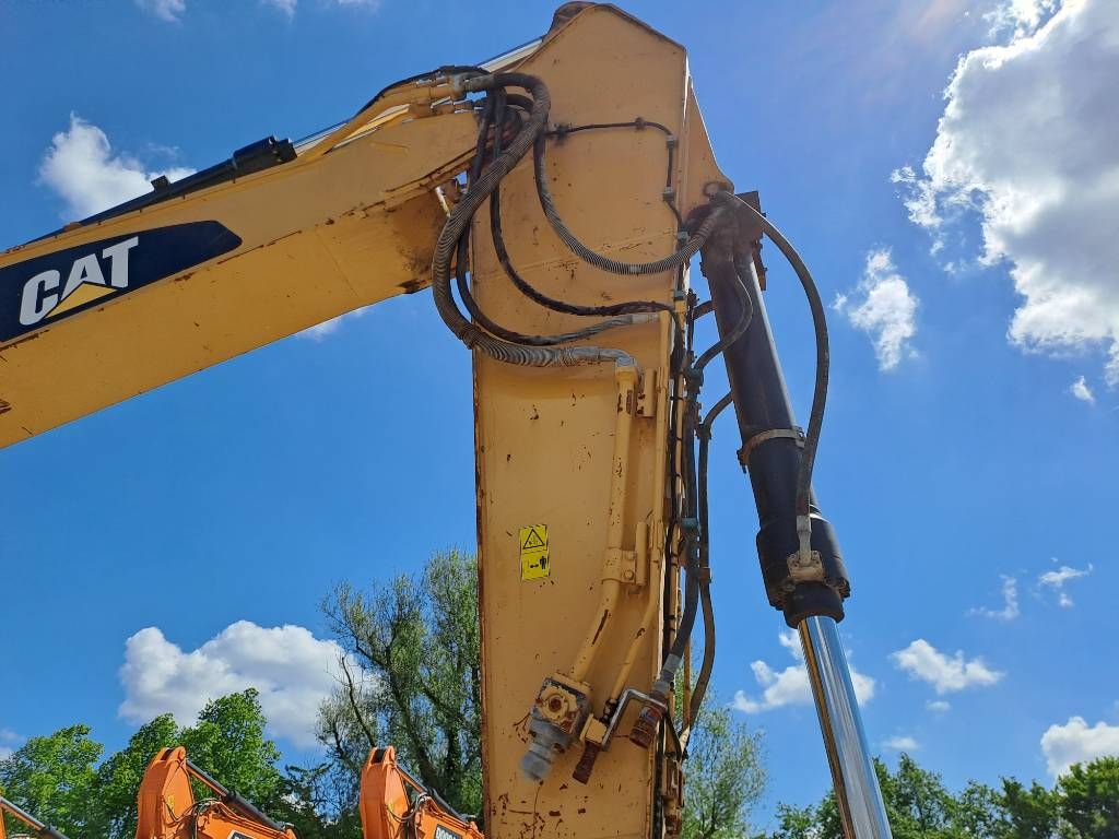 CAT 330FL N