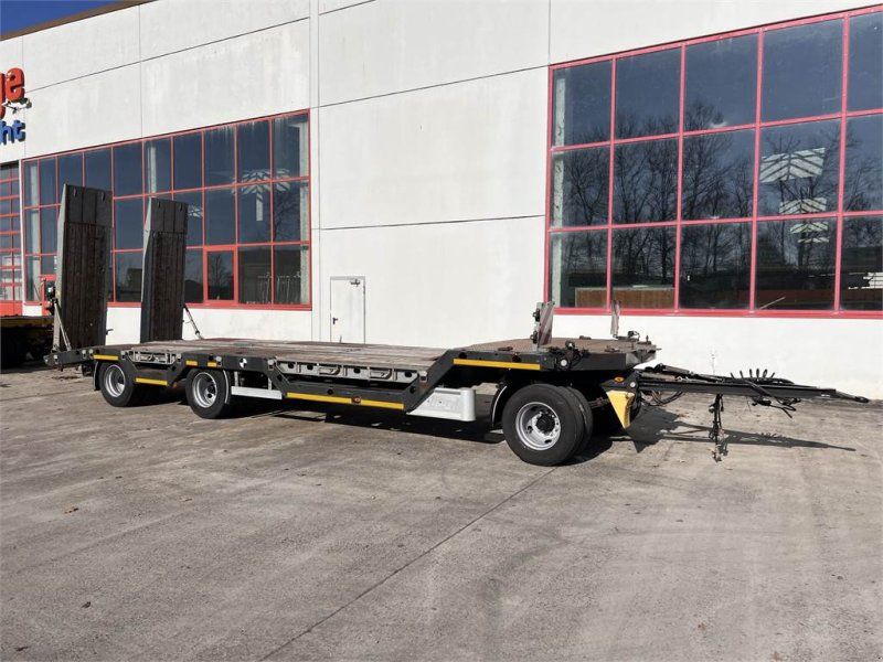 Fliegl DTS 300 3 Achs Tieflader Radmulden
