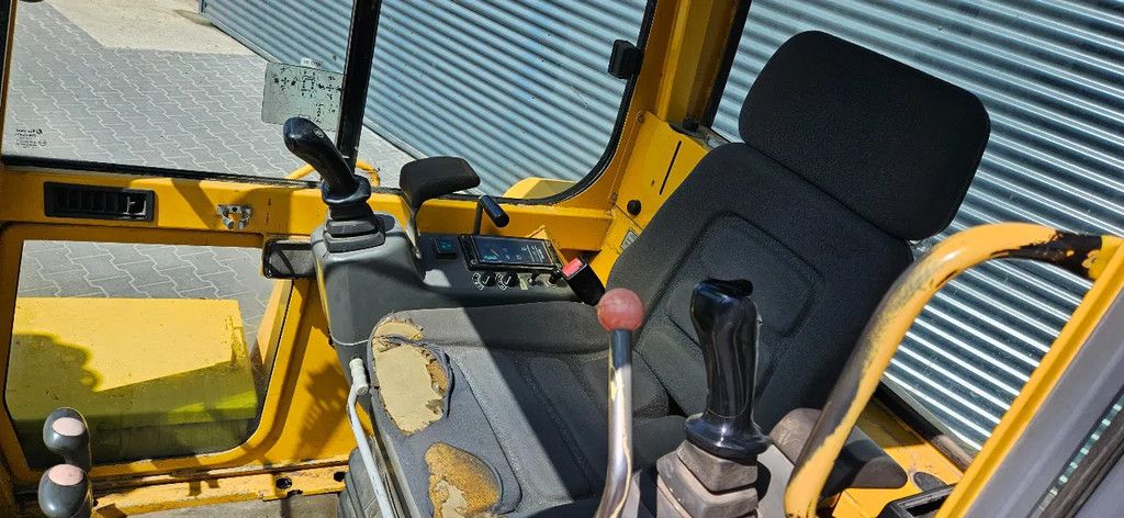 Yanmar B37 V