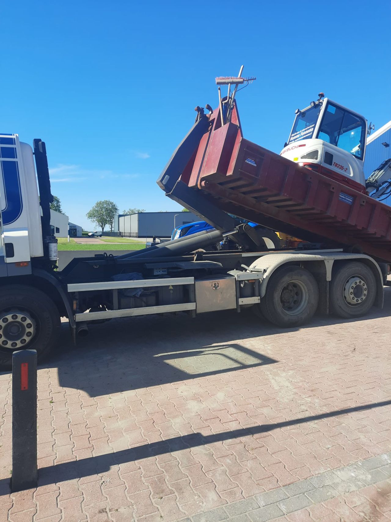 Daf CF 85 met haakarmopbouw