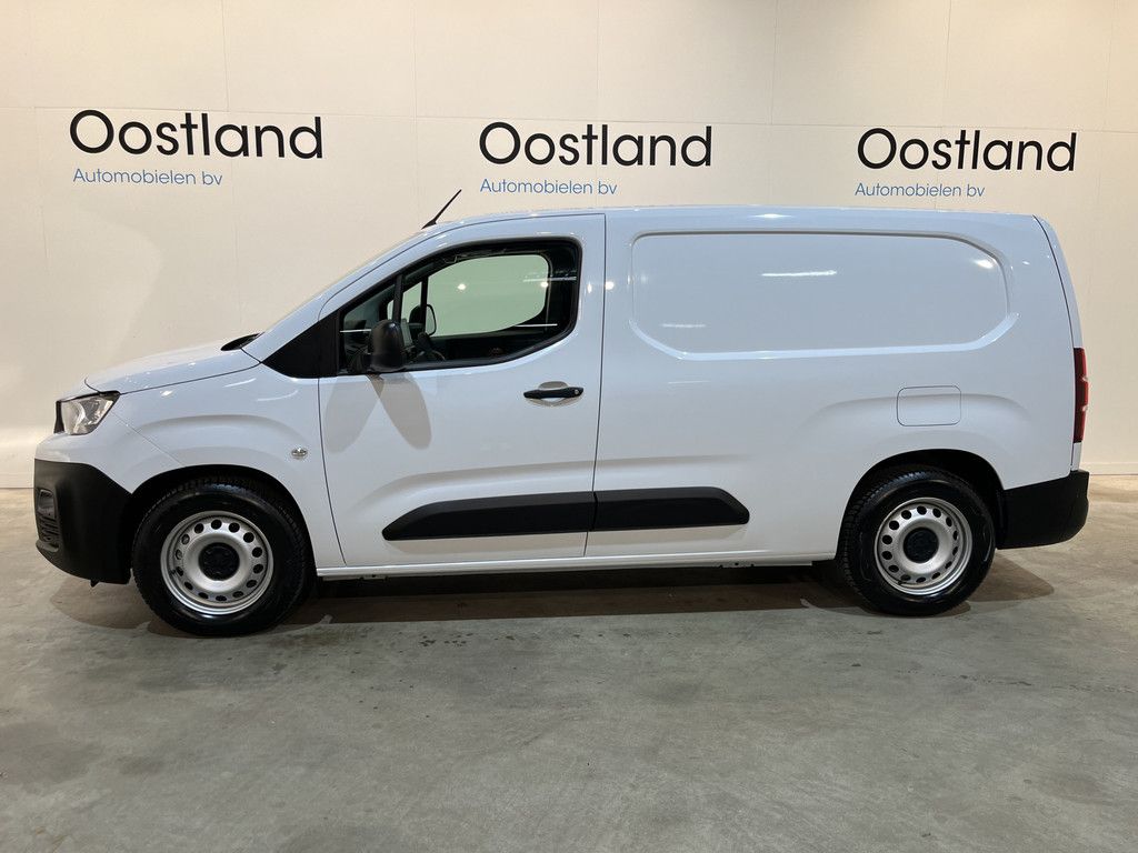 Peugeot e-Partner Premium Long 50 kWh / 100% Elektrisch / Airco / Cruise Control / PDC / Navigatie / CarPlay/ 2.500 KM !!