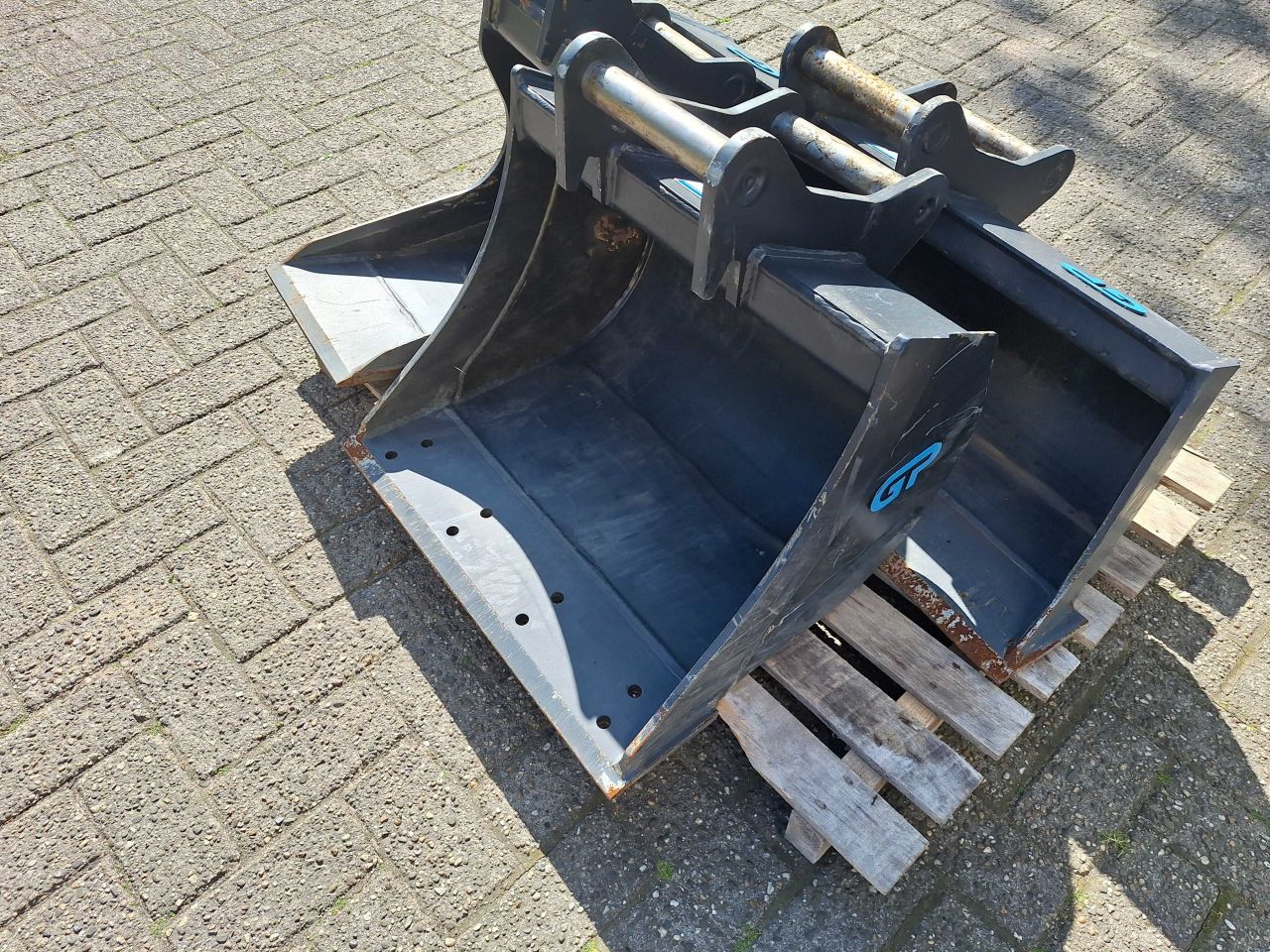GP Equipment bakkenset S40 en Steelwrist GB4 - S40 bak