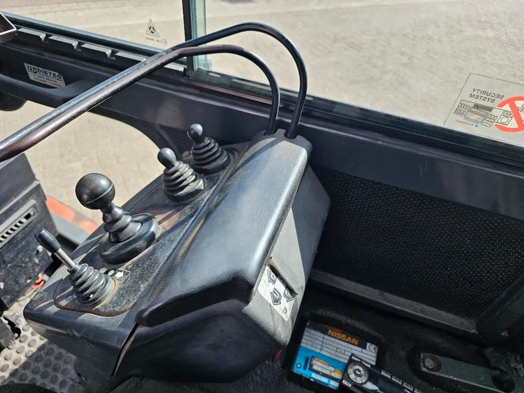 Nissan Marge 3.2 tons heftruck Vorkensteller sideschift lpg