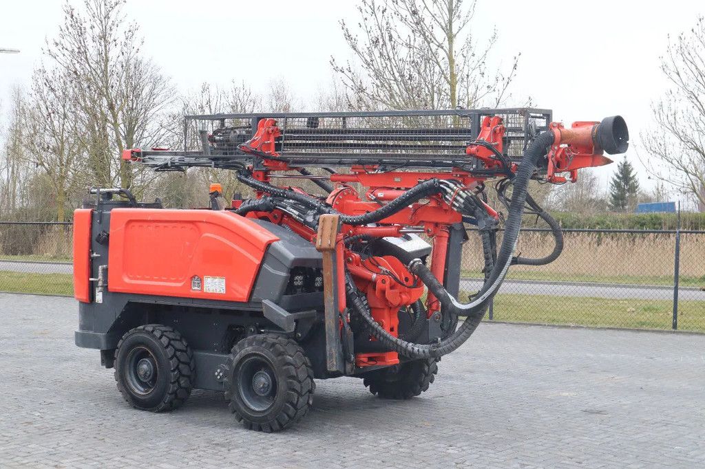 Sandvik 2 PIECES COMMANDO DC 300 RI S5 | ONLY 470 DRILLING HOURS