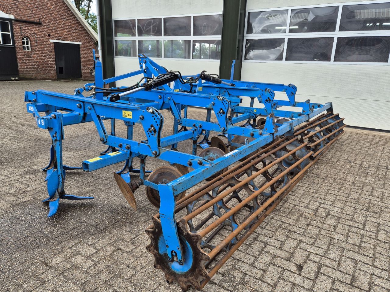 Lemken Smaragd 9 500 vleugelschaar stoppelcultivator